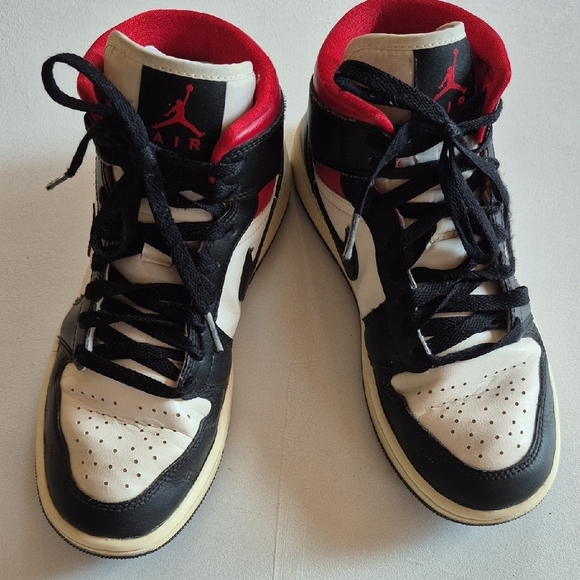 Pre-owned NIKE AirJordans Womens Athletic Tennis Shoes - Picture 2 of 15